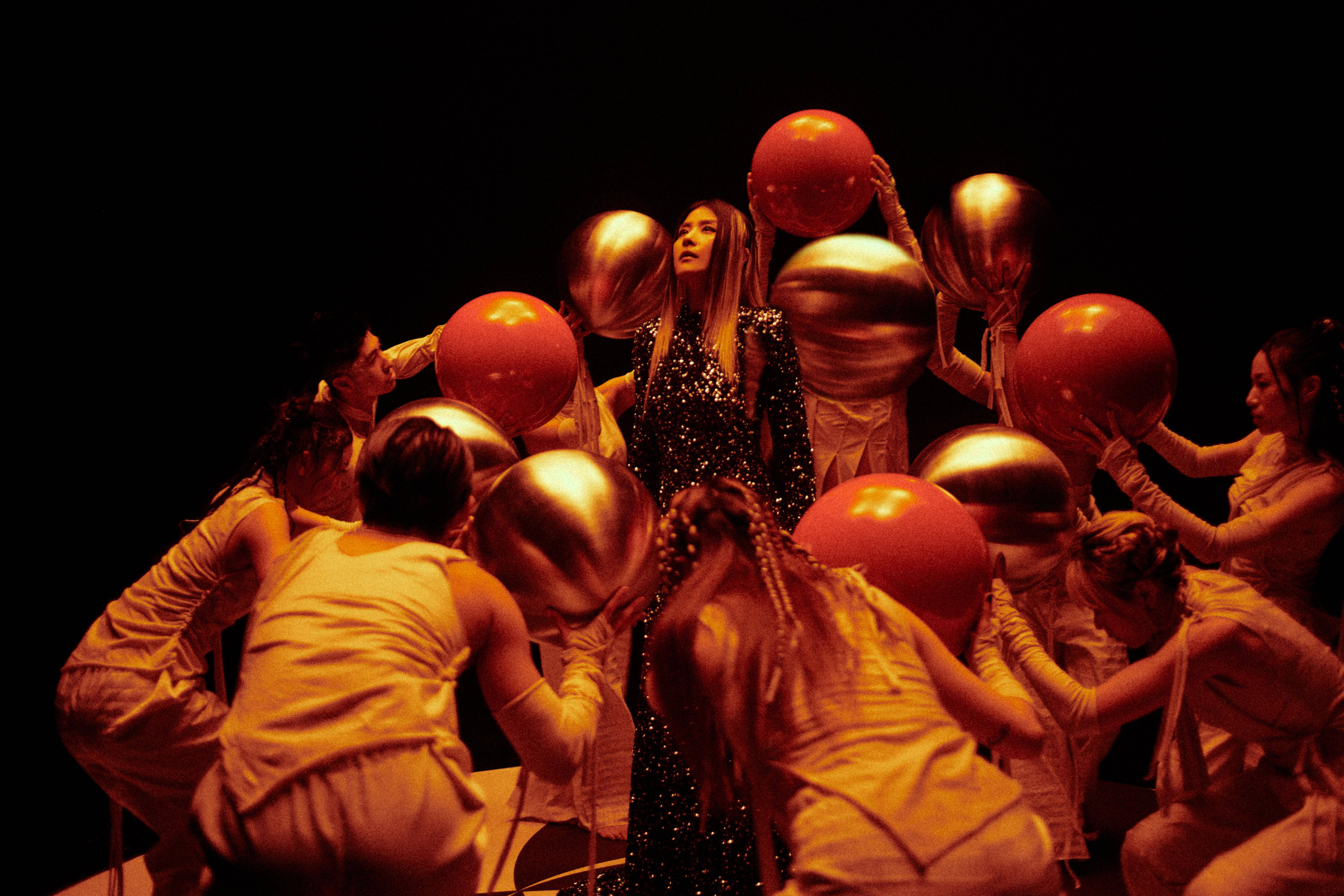 天堂mv免费在线观看mv(好多次听着这首天堂泪流满面,太好听了!分享给大家)